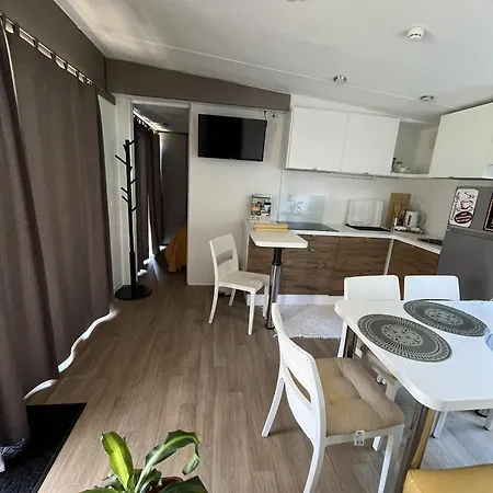 Cseresznyes Hazikok Apartmán